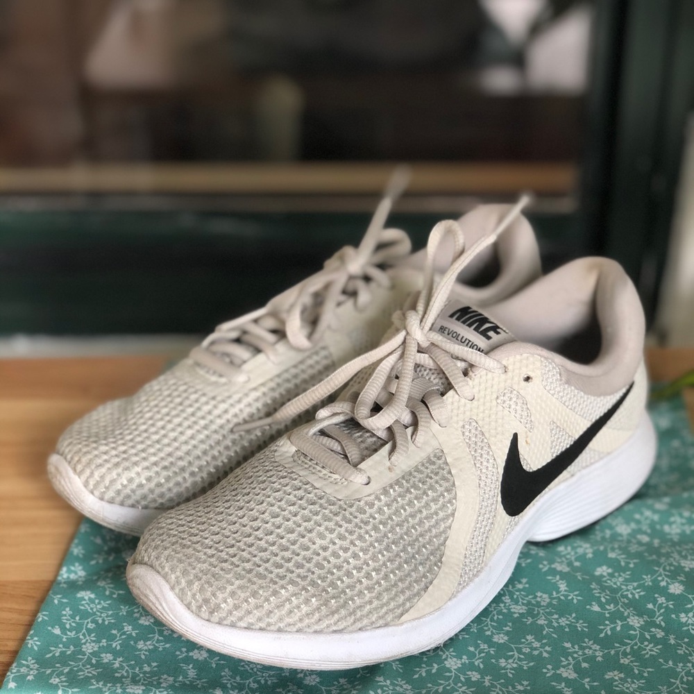 Nike Tennis Shoes